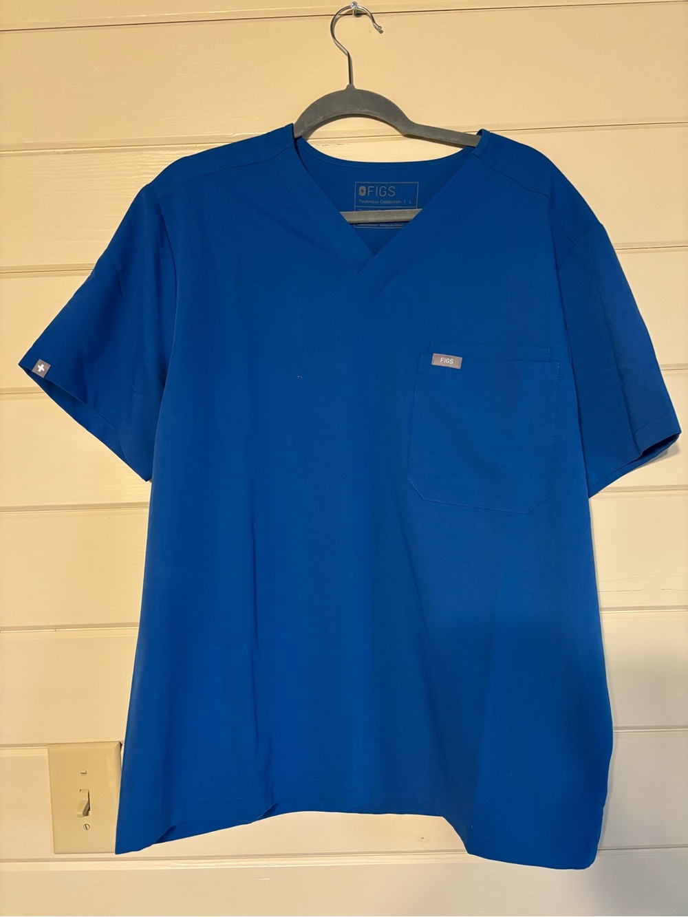 Figs Men’s V-Neck Top in Royal Blue
